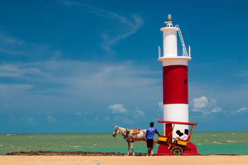 turistas passeiam de carroça na praia do farol em galinhos, rio grande do norte, brasil