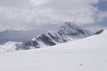 Fototapeta na wymiar Snowy Peaks