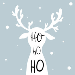 HO HO HO - Geschenkkarte, Silhouette Rentier im Schnee, blau, Typografie	
