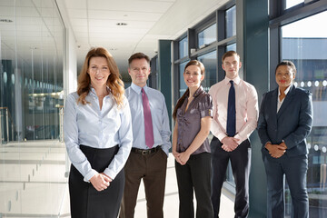 Obraz premium Portrait of business colleagues in corridor
