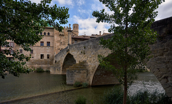 Stone bridge that crosses the river towards the entrance of the town