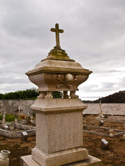 Obraz premium Pirate urn in an Azorean cemetery