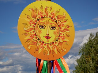 Folk sun and sky