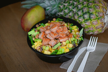 bowl Tropical salmon salad ensalada tropical de salmon