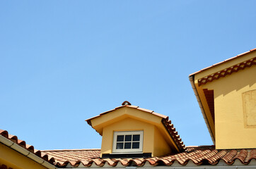 化粧屋根と青空　ソレイユの丘