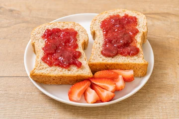 Foto op Plexiglas whole wheat bread with strawberry jam and fresh strawberry © topntp