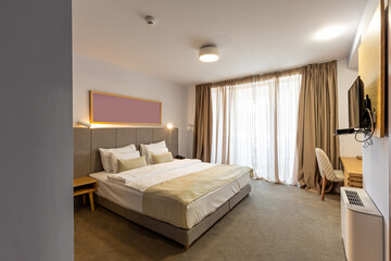 Fototapeta na wymiar Master bed in hotel bedroom