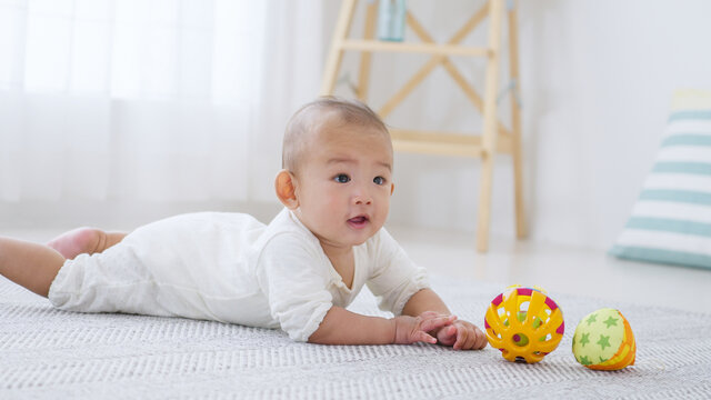 ハイハイ の画像 1 863 件の Stock 写真 ベクターおよびビデオ Adobe Stock