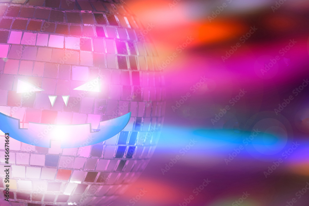 Aufkleber mirror ball with halluin face on colored background with highlights