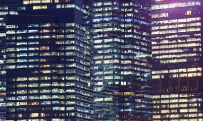 Plakat skyscrapers windows at night in Singapore