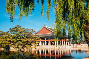 Fototapeta premium Gyeongbokgung Palace Gyeonghoeru Pavilion in Seoul, Korea