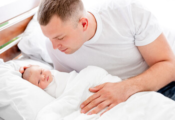 Obraz na płótnie Canvas Father with newborn daughter