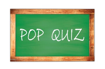 Obraz premium POP QUIZ text written on green school board.