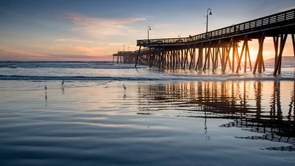  Beautiful sunset through the pedestrian bridge at Pismo beach pier, California, USA. Summer vacation concept © zephyr_p