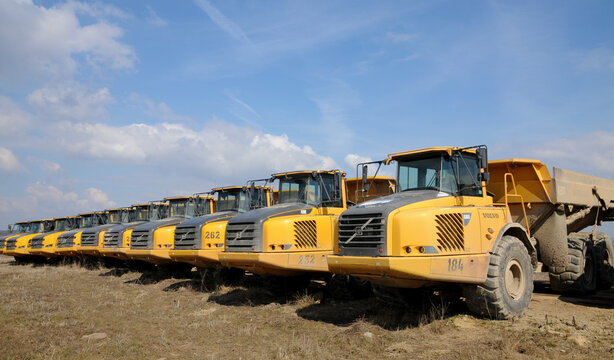 Dumper auf Baustelle 