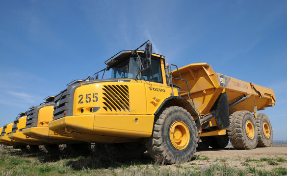 Dumper auf Baustelle 