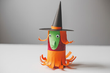 Halloween monsters from toilet paper rolls. Children's crafts for Halloween.