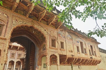 Obraz premium abandoned haveli in nawalgarh rajasthan, india