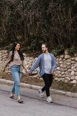 Obraz premium Interracial couple walking on street outside