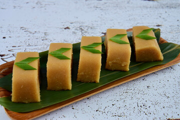 Singkong Agar Agar Kukus. Cassava steamed cake with pandan leaf