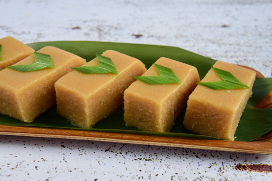 Singkong Agar Agar Kukus. Cassava steamed cake with pandan leaf