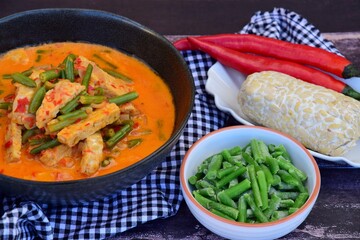 Indonesian tempeh and green bean cooked in spices and coconut milk. 