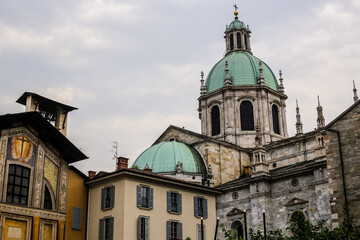 Fototapeta na wymiar View of Como Cathedral on a Rainy Day