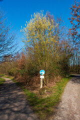 Gebotsschild im Wald