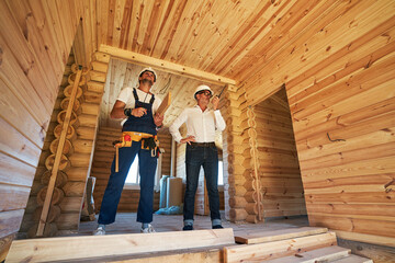 Fototapeta premium Structural engineer passing information through radio next to worker