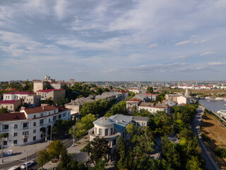 Fototapeta na wymiar city ​​square in the afternoon from a height.