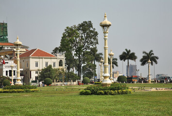 Obraz premium Park in front of Royal palace. Phnom Penh. Cambodia