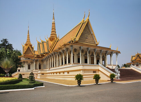 Throne Hall (Preah Tineang Tevea Vinnichay Mohai Moha Prasat) at Royal Palace (Preah Barum Reachea Veang Nei Preah Reacheanachak Kampuchea) in Phnom Penh. Cambodia