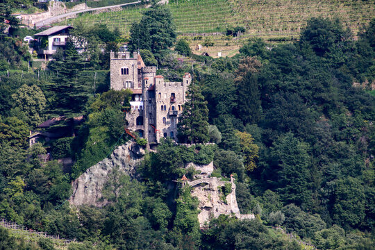 Brunnenburg