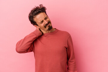 Obraz premium Young caucasian man isolated on pink background having a neck pain due to stress, massaging and touching it with hand.