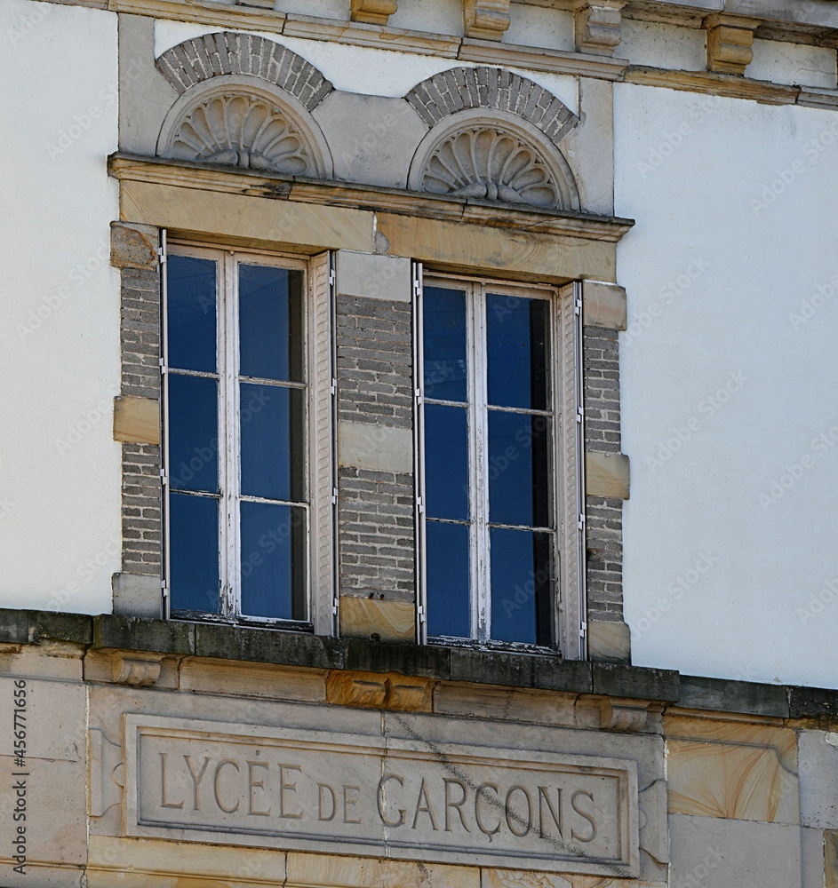 Wall mural lycée de garçons