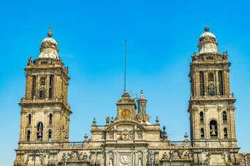Fototapeta na wymiar Cathedral of Mexico City architectural masterpiece blue sky Mexico .