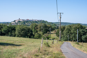 Vue sur Tournon d'Agenais depuis Thezac, plus beau village de France, Lot et Garonne - 456777635