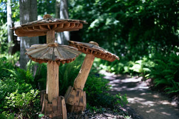 Sculpture de champignons en bois