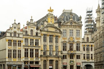 Fototapeta na wymiar Bruges, Belgium. September 30, 2019: facade of buildings in the great square of Brussels.