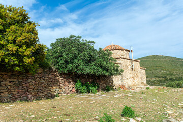 Fototapeta na wymiar Small monastery Agiou Nikolaou Kalision