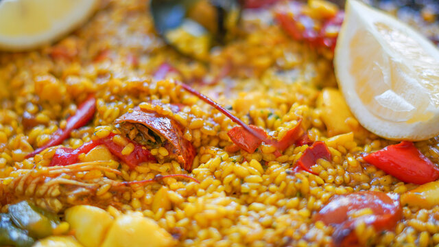 Arroz con Bogavante y Sepia o Calamar t&iacute;pico arroz de la provincia de Alicante en Espa&ntilde;a