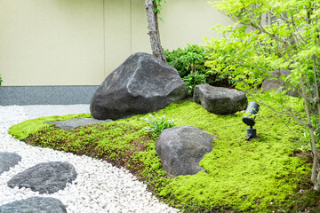 飛び石が置いてある和風の庭 Background Wall Mural Backgrou Garage38
