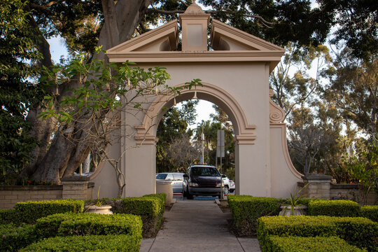 The arch entrance to the Alcazar garden from the parking lot at Balboa Park in San Diego, Ca.