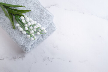 鈴蘭・すずらん・スズランの花。コピースペース有りの白背景