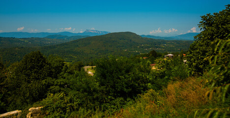 Obraz premium KUTAISI, GEORGIA: Beautiful landscape with views of the hills and mountains in Gelati Monastery on a sunny summer day.