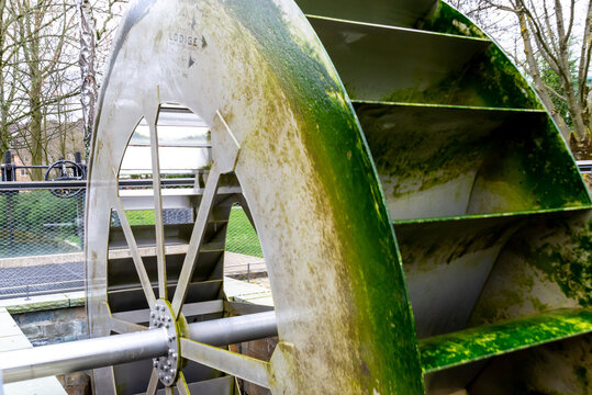 Metal water wheel