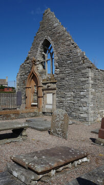 old St. Peter's church with gravestones in the foreground, Thurso, Caithness, Scotland