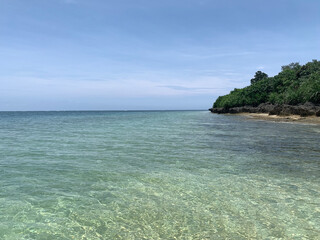Fototapeta premium 鳩間島 瑠璃の島 屋良浜 ビーチ 西表石垣国立公園 八重山諸島 沖縄県