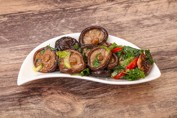 Marinated shiitake mushrooms with herbs