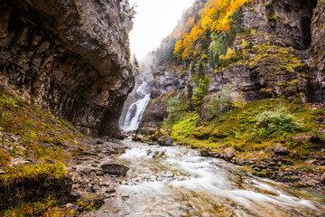 Fototapeta na wymiar Autumn in Ordesa and Monte Perdido National Park, Spain